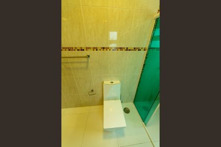 Casa de condomínio para alugar com 550m², 6 quartos e 6 vagas Casa de condomínio para alugar com 550m², 6 quartos e 6 vagasBanheiro da Suíte 2