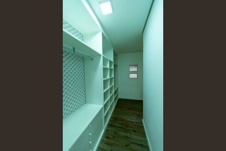 Casa de condomínio para alugar com 550m², 6 quartos e 6 vagas Casa de condomínio para alugar com 550m², 6 quartos e 6 vagasCloset da Suíte 3