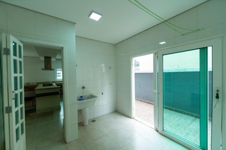 Casa de condomínio para alugar com 550m², 6 quartos e 6 vagas Casa de condomínio para alugar com 550m², 6 quartos e 6 vagasÁrea de Serviço