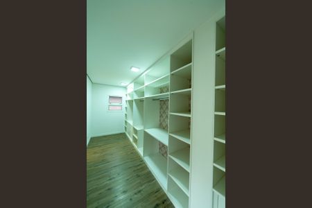 Casa de condomínio para alugar com 550m², 6 quartos e 6 vagas Casa de condomínio para alugar com 550m², 6 quartos e 6 vagasCloset da Suíte 2