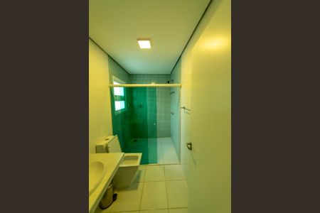 Casa de condomínio para alugar com 550m², 6 quartos e 6 vagas Casa de condomínio para alugar com 550m², 6 quartos e 6 vagasBanheiro da Suíte 3