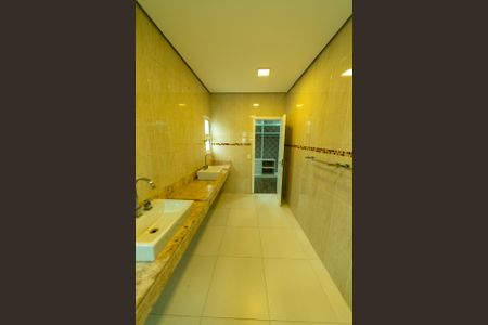 Casa de condomínio para alugar com 550m², 6 quartos e 6 vagas Casa de condomínio para alugar com 550m², 6 quartos e 6 vagasBanheiro da Suíte 2