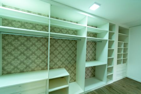 Casa de condomínio para alugar com 550m², 6 quartos e 6 vagas Casa de condomínio para alugar com 550m², 6 quartos e 6 vagasCloset da Suíte 2