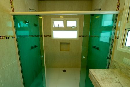 Casa de condomínio para alugar com 550m², 6 quartos e 6 vagas Casa de condomínio para alugar com 550m², 6 quartos e 6 vagasBanheiro da Suíte 2