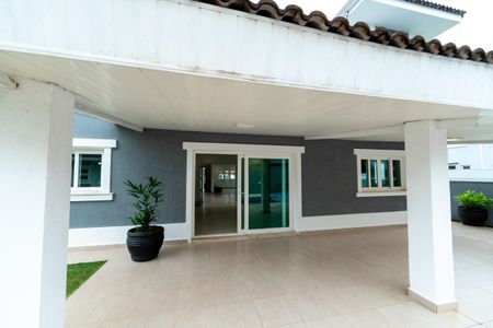 Casa de condomínio para alugar com 550m², 6 quartos e 6 vagas Casa de condomínio para alugar com 550m², 6 quartos e 6 vagasÁrea Externa