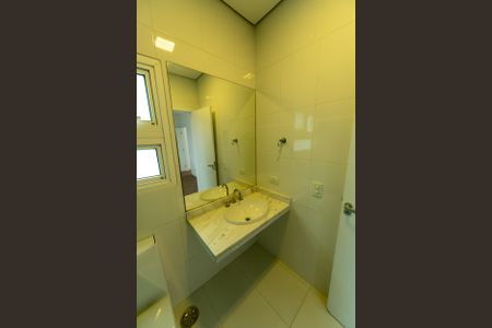 Casa de condomínio para alugar com 550m², 6 quartos e 6 vagas Casa de condomínio para alugar com 550m², 6 quartos e 6 vagasBanheiro da Suíte 4