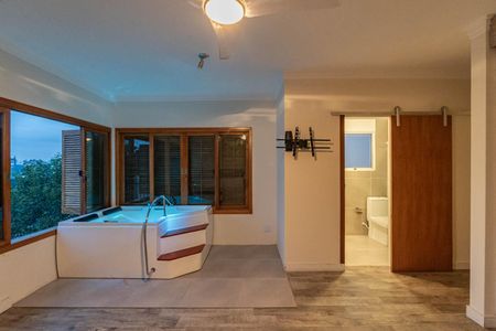 Casa à venda com 225m², 3 quartos e 4 vagasSuite