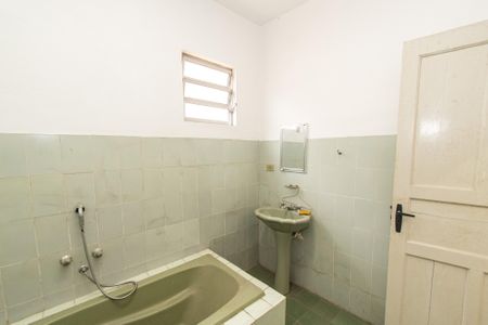 Casa à venda com 350m², 4 quartos e 3 vagasEdícula - Banheiro