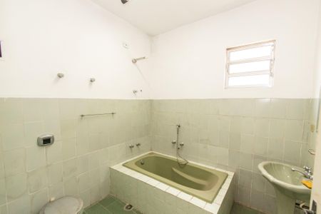 Casa à venda com 350m², 4 quartos e 3 vagasEdícula - Banheiro
