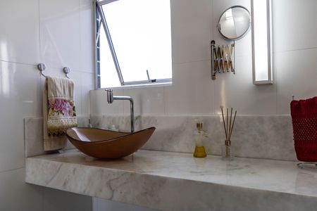 Apartamento à venda com 287m², 4 quartos e 3 vagasBanheiro da Suíte 2