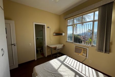 Casa à venda com 466m², 4 quartos e 8 vagas Casa à venda com 466m², 4 quartos e 8 vagasSuíte 1