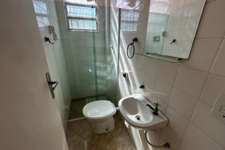 Casa à venda com 466m², 4 quartos e 8 vagas Casa à venda com 466m², 4 quartos e 8 vagasBanheiro suíte 4