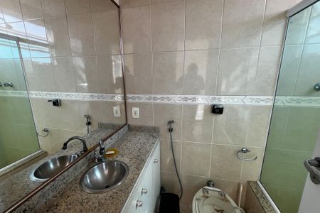 Casa à venda com 466m², 4 quartos e 8 vagas Casa à venda com 466m², 4 quartos e 8 vagasBanheiro da suíte 1