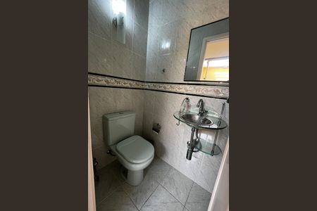 Casa à venda com 466m², 4 quartos e 8 vagas Casa à venda com 466m², 4 quartos e 8 vagasLavabo