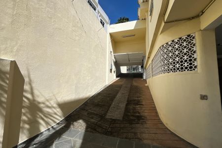Casa à venda com 466m², 4 quartos e 8 vagas Casa à venda com 466m², 4 quartos e 8 vagasGaragem