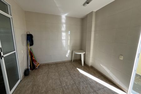 Casa à venda com 466m², 4 quartos e 8 vagas Casa à venda com 466m², 4 quartos e 8 vagasÁrea de Serviço