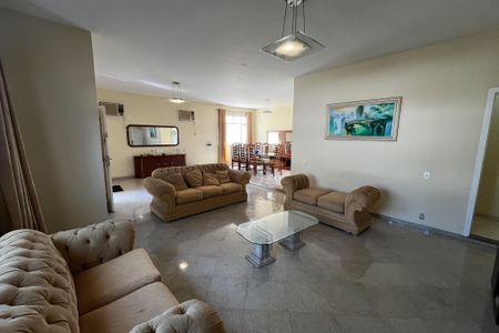 Casa à venda com 466m², 4 quartos e 8 vagas Casa à venda com 466m², 4 quartos e 8 vagasSala