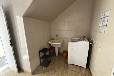 Casa à venda com 466m², 4 quartos e 8 vagas Casa à venda com 466m², 4 quartos e 8 vagasÁrea de Serviço