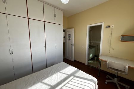 Casa à venda com 466m², 4 quartos e 8 vagas Casa à venda com 466m², 4 quartos e 8 vagasSuíte 1