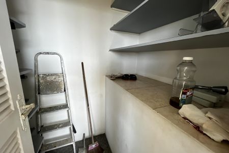 Casa à venda com 466m², 4 quartos e 8 vagas Casa à venda com 466m², 4 quartos e 8 vagasDespensa