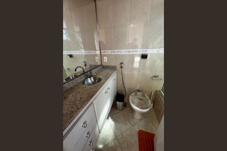 Casa à venda com 466m², 4 quartos e 8 vagas Casa à venda com 466m², 4 quartos e 8 vagasBanheiro da suíte 1