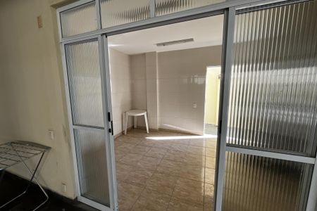 Casa à venda com 466m², 4 quartos e 8 vagas Casa à venda com 466m², 4 quartos e 8 vagasÁrea de Serviço