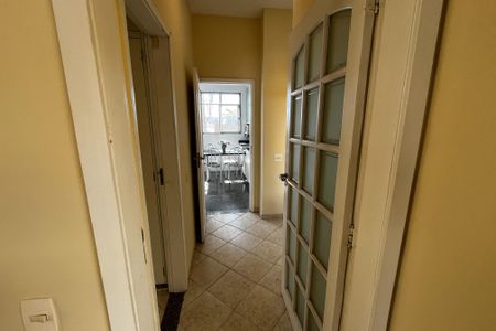 Casa à venda com 466m², 4 quartos e 8 vagas Casa à venda com 466m², 4 quartos e 8 vagasCorredor