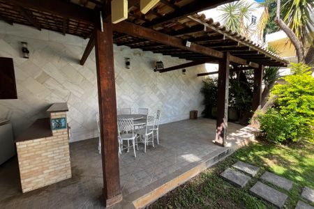 Casa à venda com 466m², 4 quartos e 8 vagas Casa à venda com 466m², 4 quartos e 8 vagasQuintal