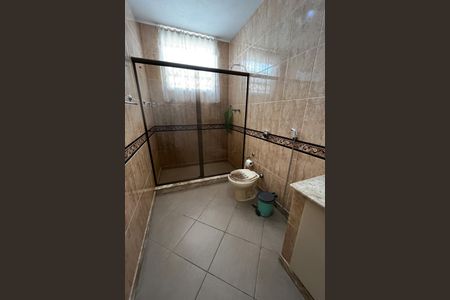 Casa à venda com 466m², 4 quartos e 8 vagas Casa à venda com 466m², 4 quartos e 8 vagasBanheiro da suíte 2