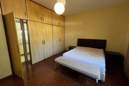 Casa à venda com 466m², 4 quartos e 8 vagas Casa à venda com 466m², 4 quartos e 8 vagasSuíte 3