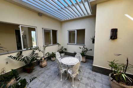 Casa à venda com 466m², 4 quartos e 8 vagas Casa à venda com 466m², 4 quartos e 8 vagasVaranda da Sala