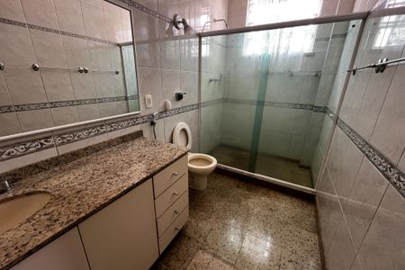 Casa à venda com 466m², 4 quartos e 8 vagas Casa à venda com 466m², 4 quartos e 8 vagasBanheiro da Suíte 3