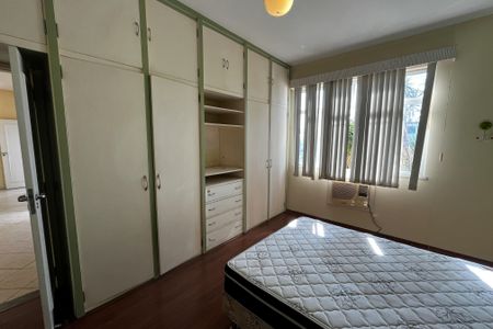 Casa à venda com 466m², 4 quartos e 8 vagas Casa à venda com 466m², 4 quartos e 8 vagasSuíte 2