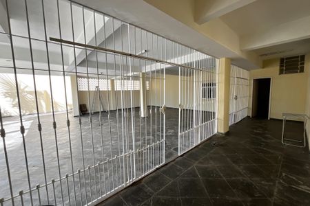 Casa à venda com 466m², 4 quartos e 8 vagas Casa à venda com 466m², 4 quartos e 8 vagasGaragem