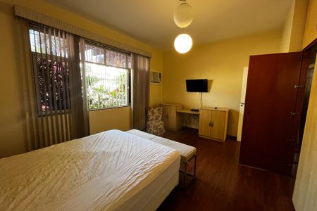 Casa à venda com 466m², 4 quartos e 8 vagas Casa à venda com 466m², 4 quartos e 8 vagasSuíte 3