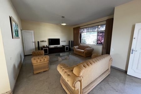 Casa à venda com 466m², 4 quartos e 8 vagas Casa à venda com 466m², 4 quartos e 8 vagasSala