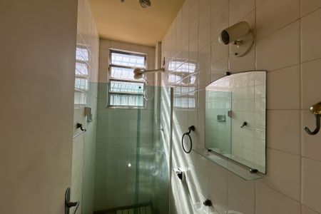 Casa à venda com 466m², 4 quartos e 8 vagas Casa à venda com 466m², 4 quartos e 8 vagasBanheiro suíte 4