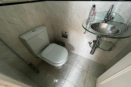 Casa à venda com 466m², 4 quartos e 8 vagas Casa à venda com 466m², 4 quartos e 8 vagasLavabo