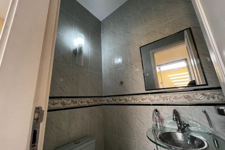 Casa à venda com 466m², 4 quartos e 8 vagas Casa à venda com 466m², 4 quartos e 8 vagasLavabo