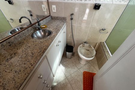 Casa à venda com 466m², 4 quartos e 8 vagas Casa à venda com 466m², 4 quartos e 8 vagasBanheiro da suíte 1