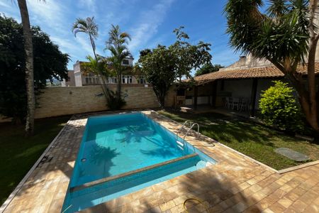 Casa à venda com 466m², 4 quartos e 8 vagas Casa à venda com 466m², 4 quartos e 8 vagasQuintal