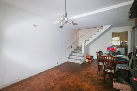 Casa à venda com 178m², 2 quartos e 3 vagas Casa à venda com 178m², 2 quartos e 3 vagasSala