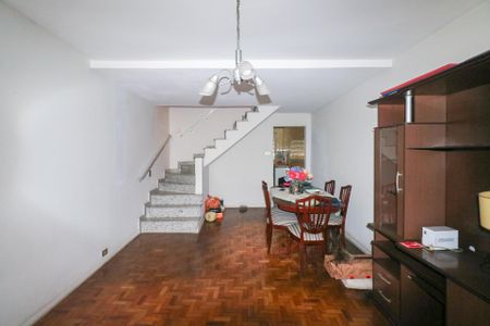 Casa à venda com 178m², 2 quartos e 3 vagas Casa à venda com 178m², 2 quartos e 3 vagasSala