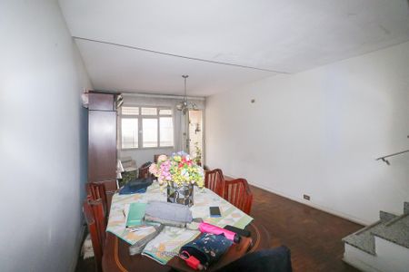 Casa à venda com 178m², 2 quartos e 3 vagas Casa à venda com 178m², 2 quartos e 3 vagasSala