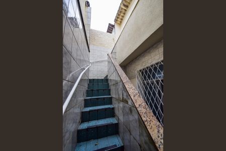 Casa de condomínio à venda com 190m², 4 quartos e 1 vagaEscada de Acesso ao Terraço