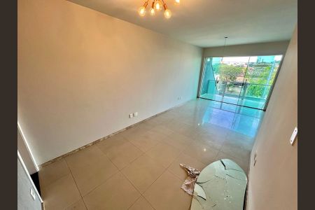 Casa para alugar com 180m², 3 quartos e 2 vagas Casa para alugar com 180m², 3 quartos e 2 vagasSala
