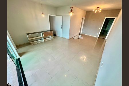 Casa para alugar com 180m², 3 quartos e 2 vagas Casa para alugar com 180m², 3 quartos e 2 vagasSala