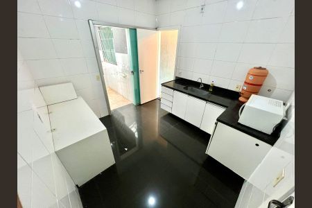 Casa para alugar com 180m², 3 quartos e 2 vagas Casa para alugar com 180m², 3 quartos e 2 vagasCozinha
