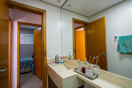 Apartamento à venda com 72m², 3 quartos e 2 vagasBanheiro social