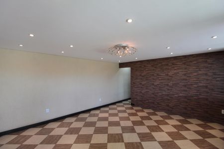 Casa para alugar com 640m², 4 quartos e 4 vagasSala